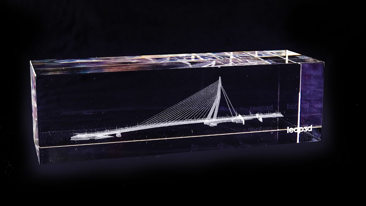 Glasblokje-laserscanning-erasmusbrug-rotterdam-leap3d.jpg